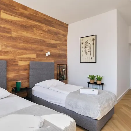Leoapart Solny Square 3*