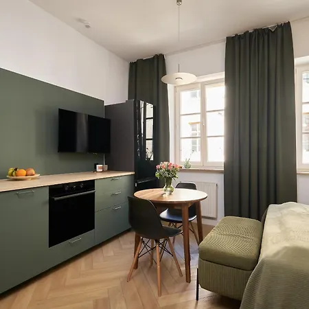 Leoapart Solny Square 3*