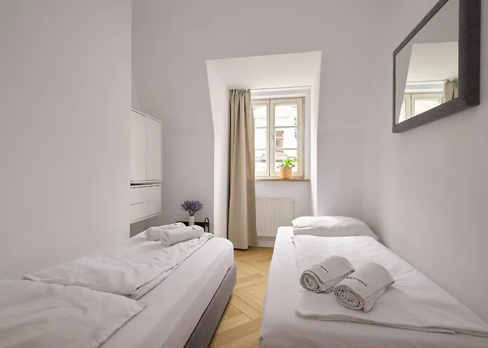 Leoapart Solny Square 3*