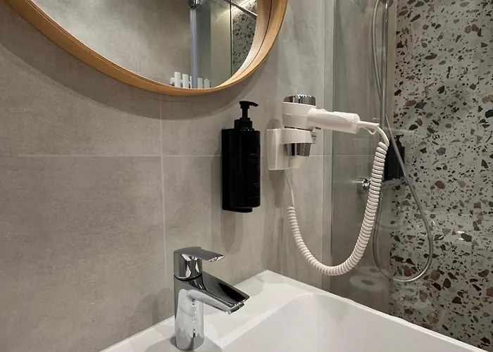 Leoapart Solny Square 3*