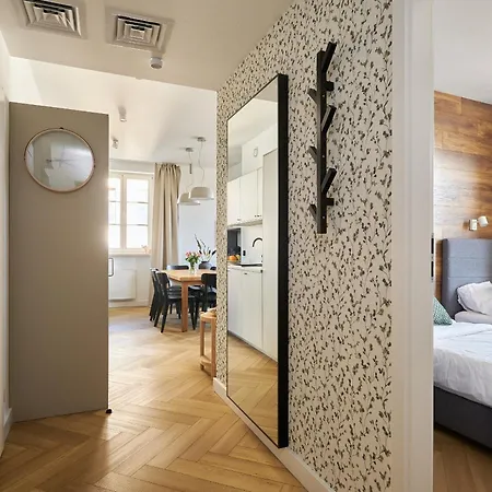 Leoapart Solny Square Апартаменти 3*