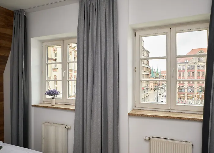 Leoapart Solny Square 3*