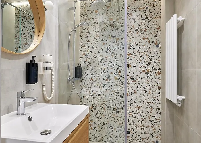 Leoapart Solny Square 3*