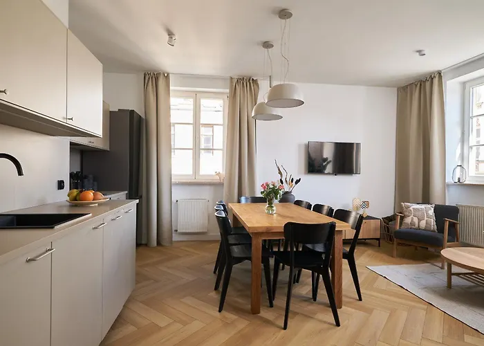 Leoapart Solny Square 3*